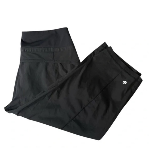 lululemon athletica Pants - Lululemon Black Capri Lighweight Pants sz 6